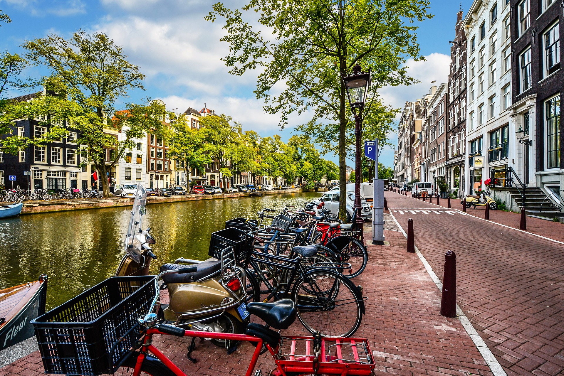amsterdam-gf2470320f_1920.jpg